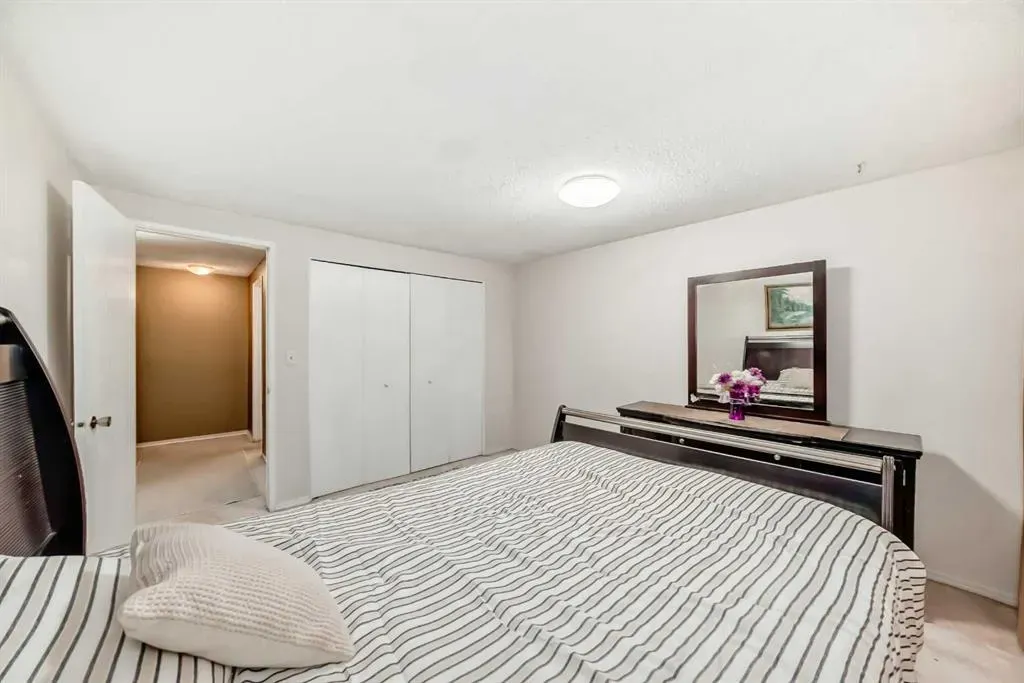 103 Pinehill Place NE, #3