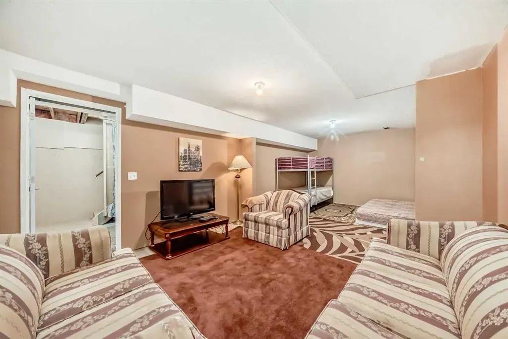 103 Pinehill Place NE, #3