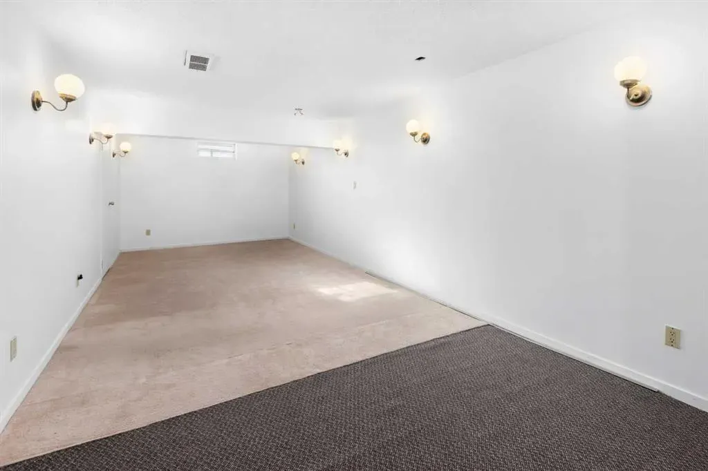 228 Queensland Drive SE