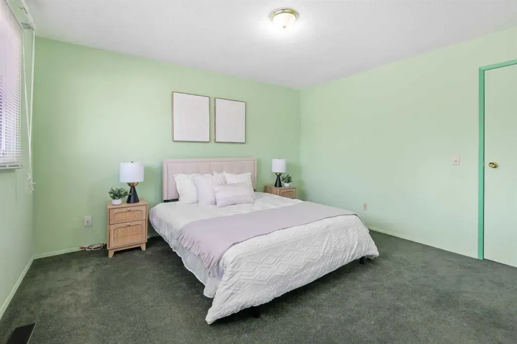 228 Queensland Drive SE