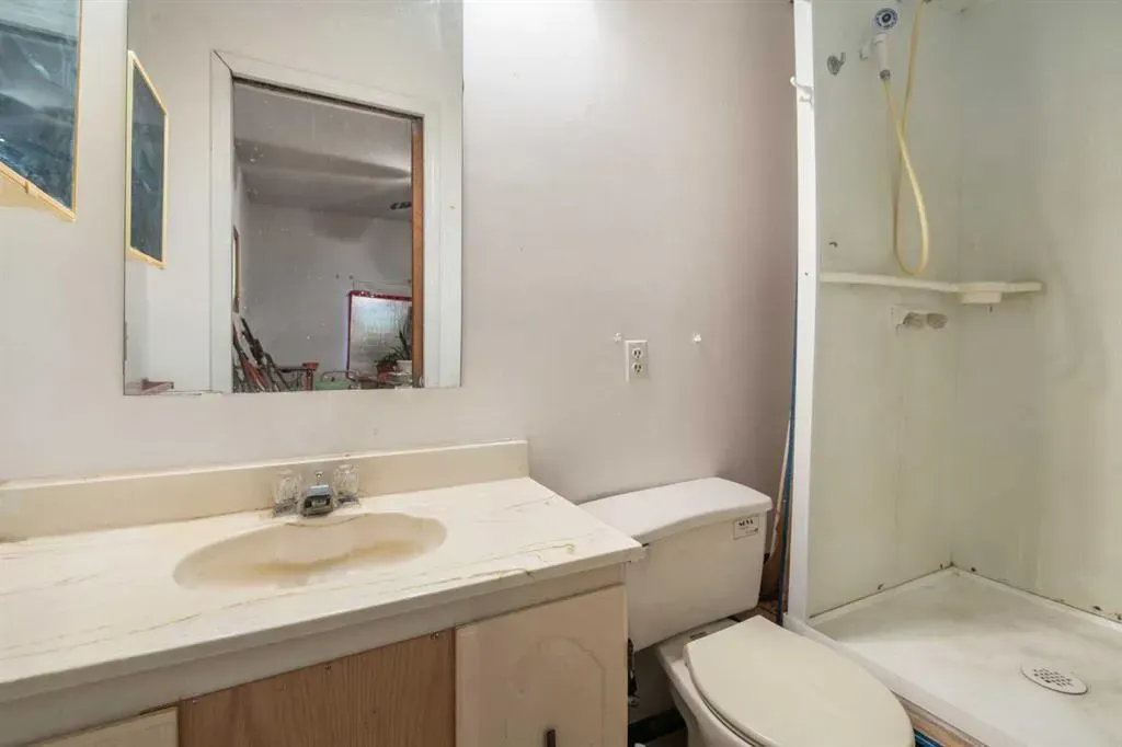 228 Queensland Drive SE