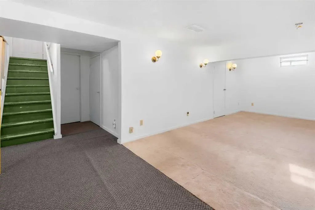 228 Queensland Drive SE