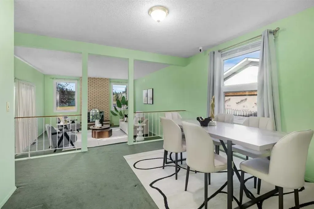 228 Queensland Drive SE