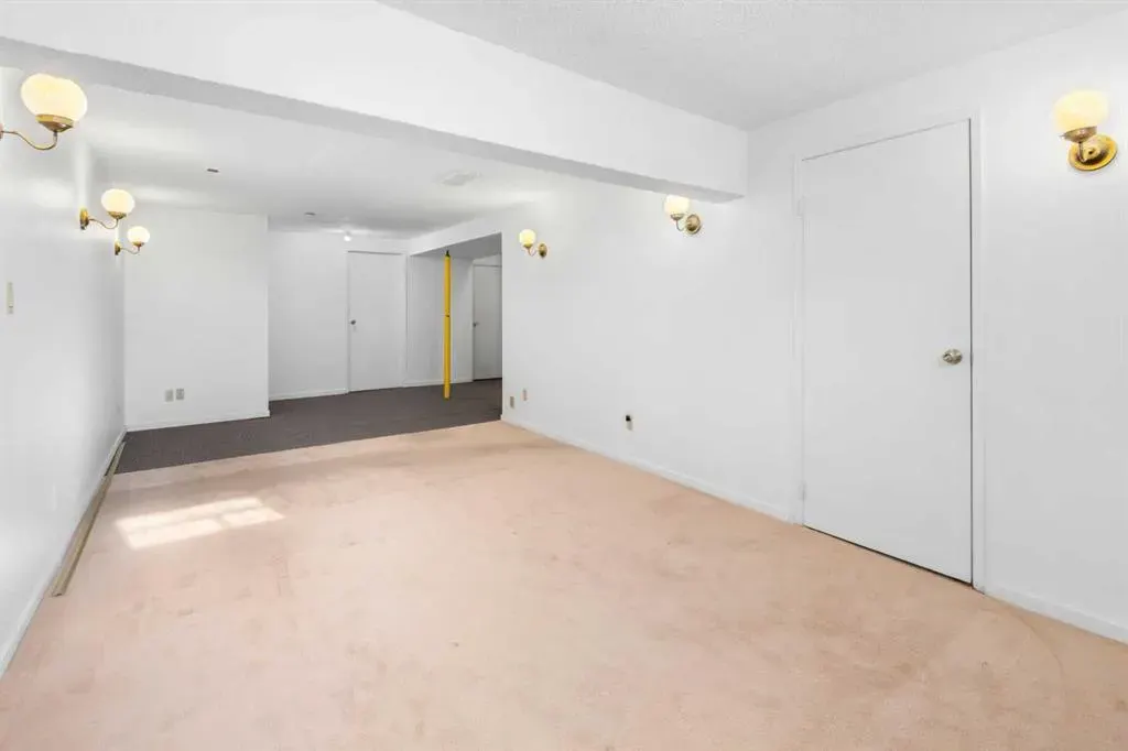 228 Queensland Drive SE