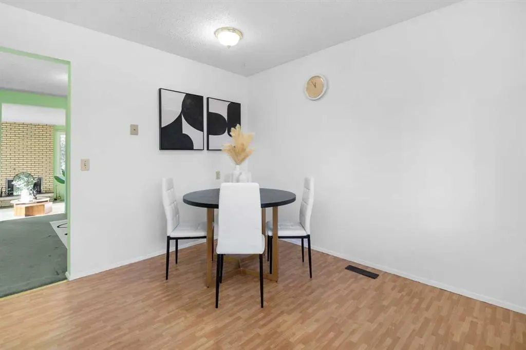 228 Queensland Drive SE