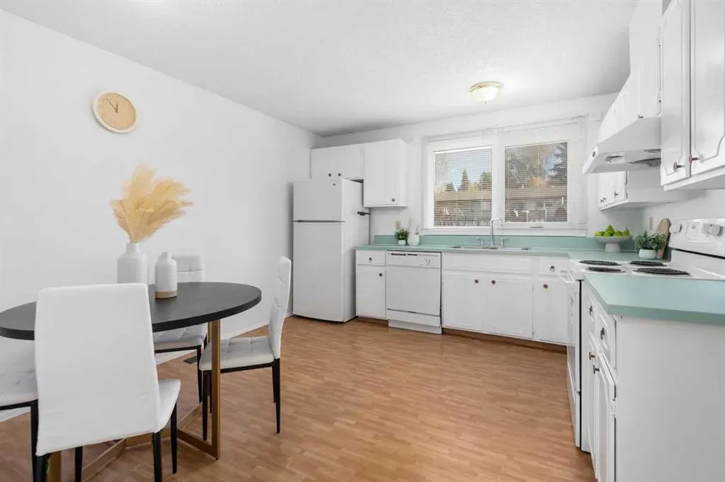 228 Queensland Drive SE