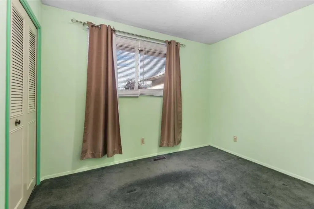 228 Queensland Drive SE