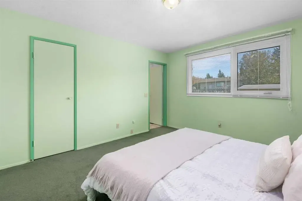 228 Queensland Drive SE