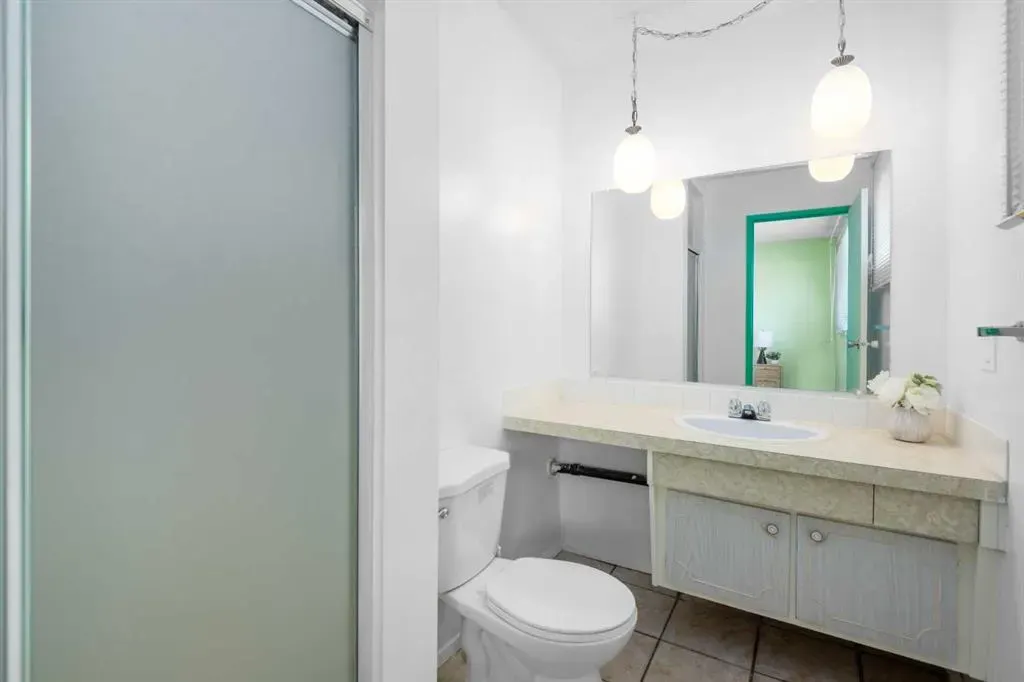 228 Queensland Drive SE