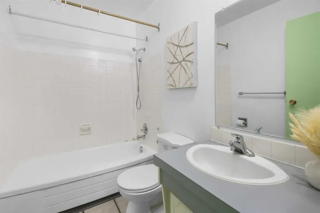 228 Queensland Drive SE