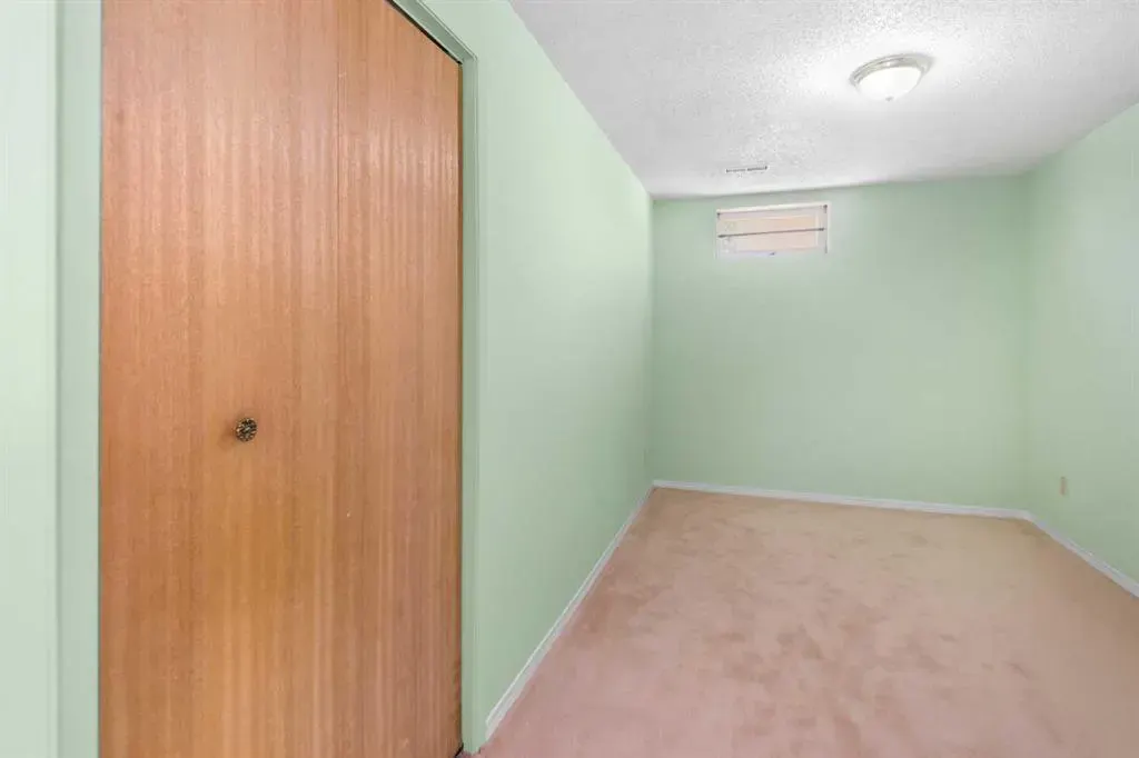 228 Queensland Drive SE