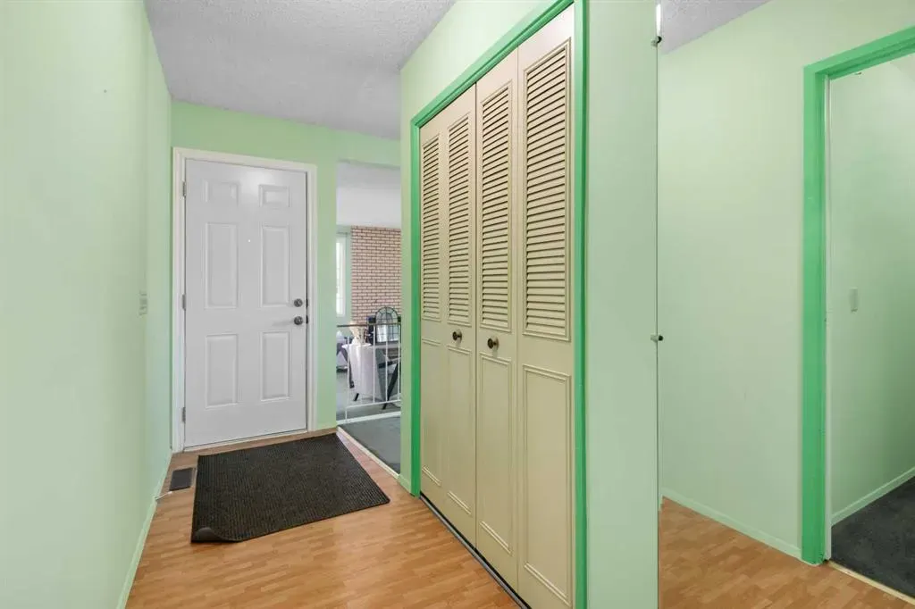 228 Queensland Drive SE