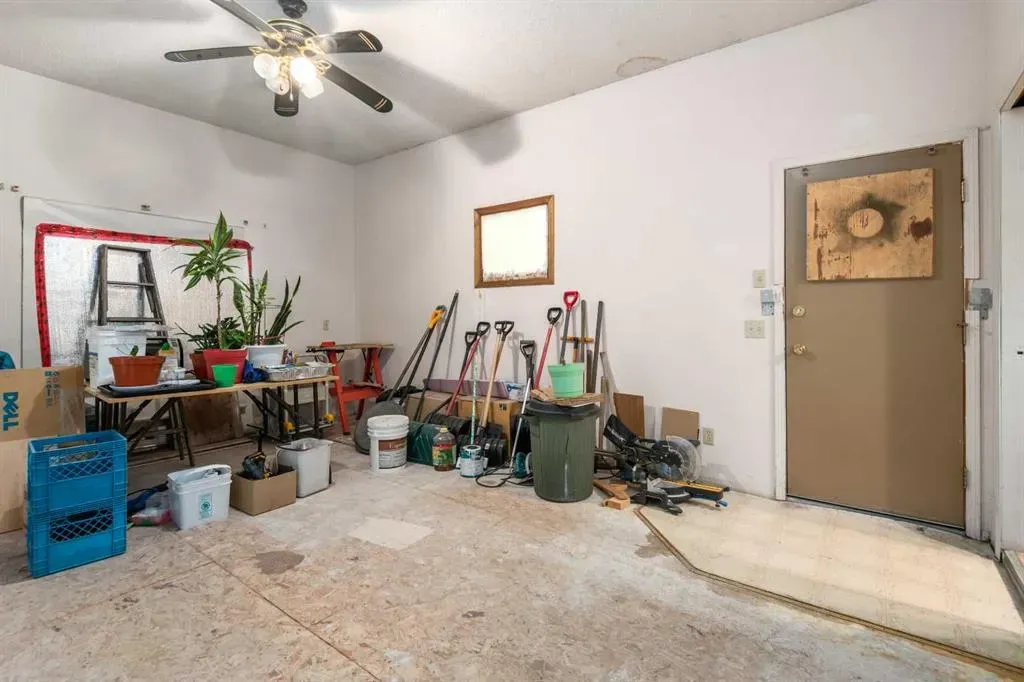 228 Queensland Drive SE