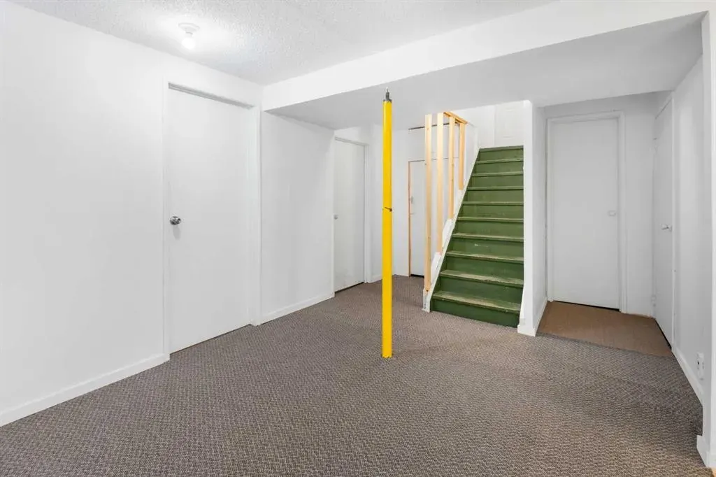 228 Queensland Drive SE