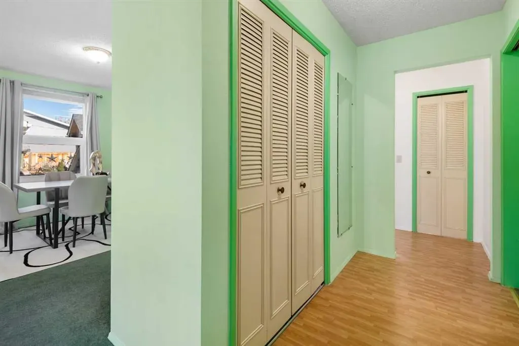 228 Queensland Drive SE