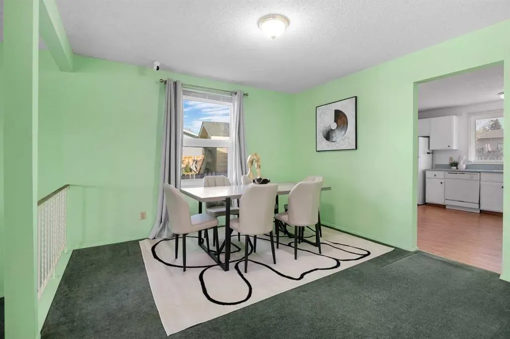 228 Queensland Drive SE