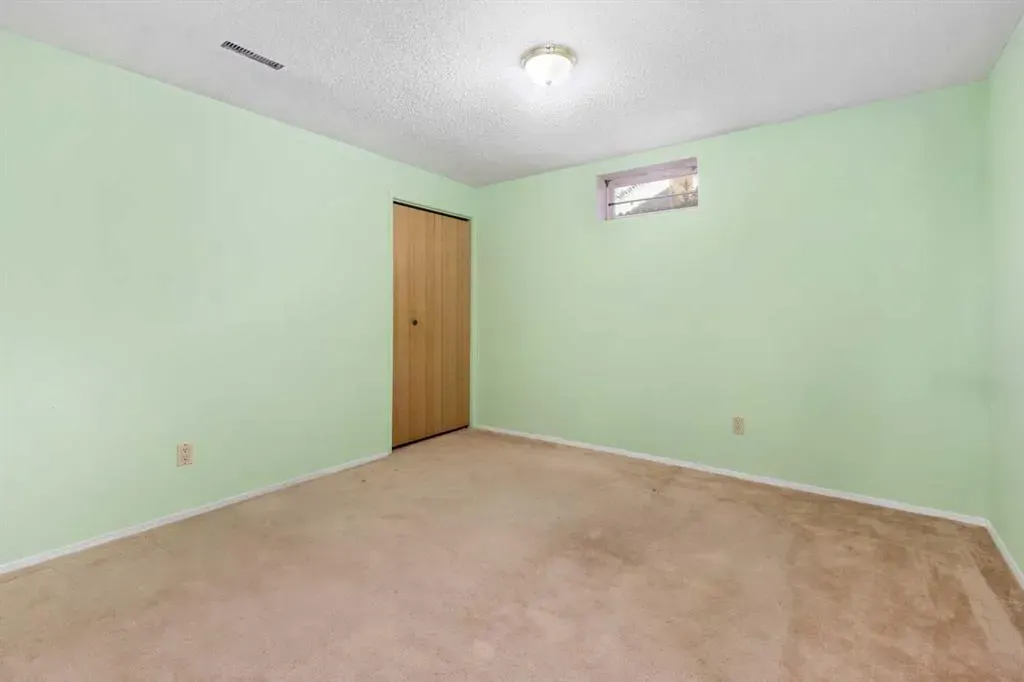 228 Queensland Drive SE