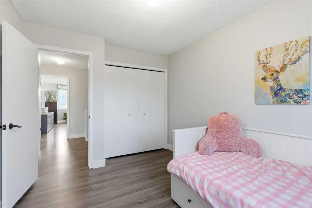 88 Woodford Close SW