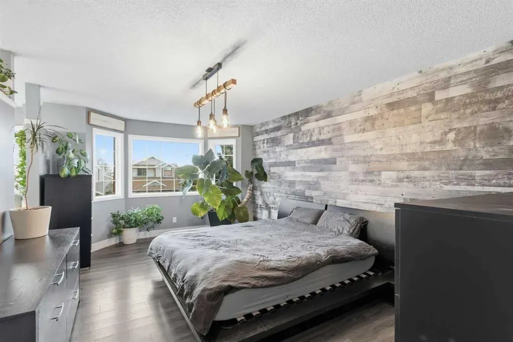 88 Woodford Close SW