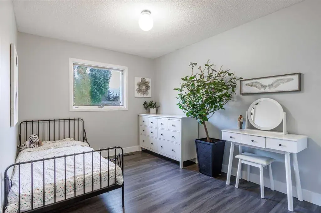 88 Woodford Close SW