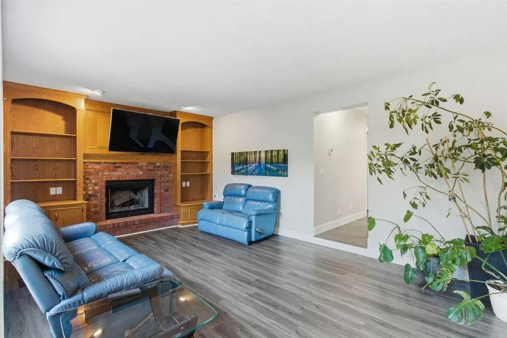 88 Woodford Close SW