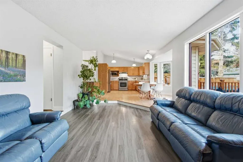 88 Woodford Close SW