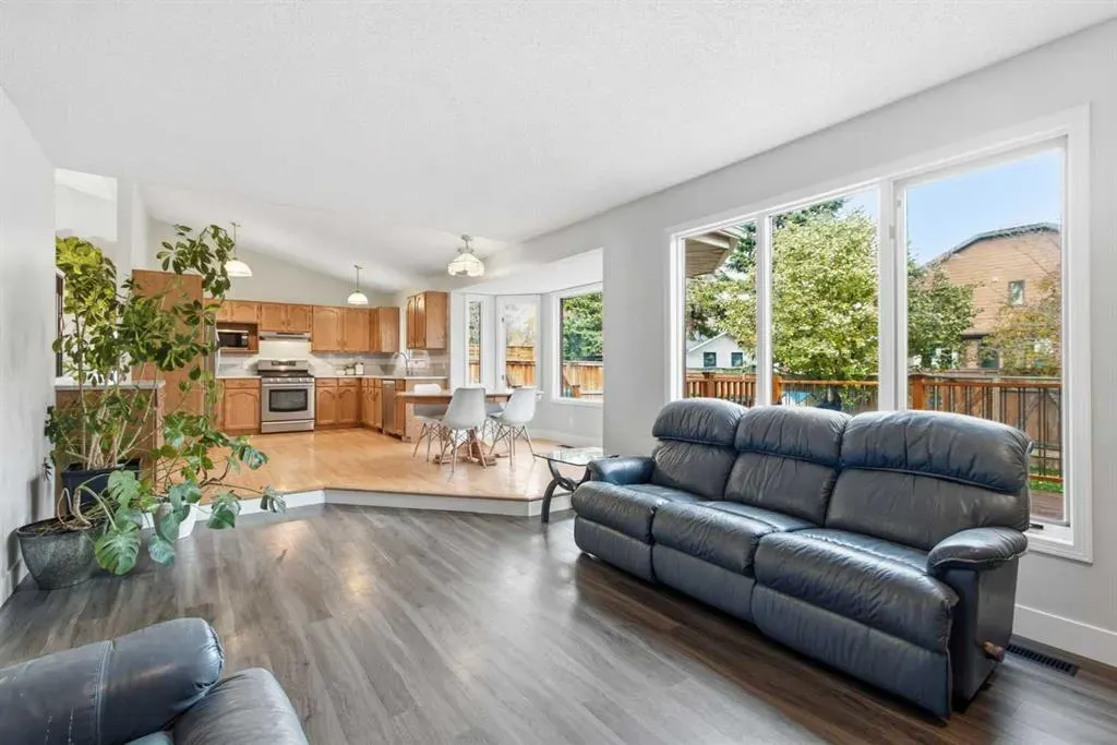 88 Woodford Close SW