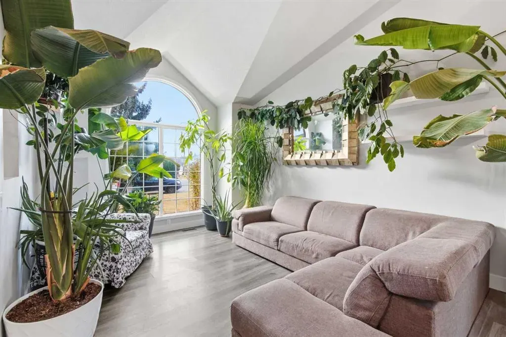 88 Woodford Close SW