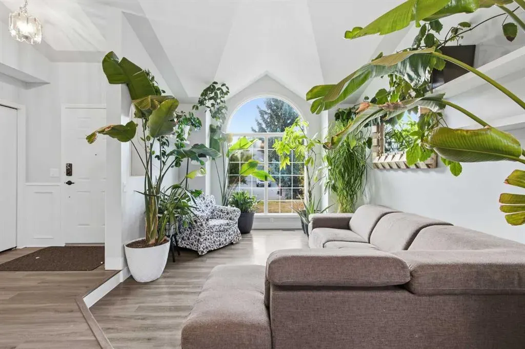 88 Woodford Close SW