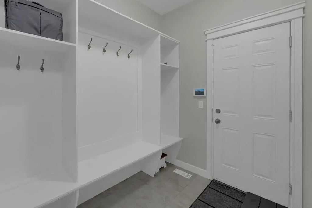 98 Evanscrest Terrace NW