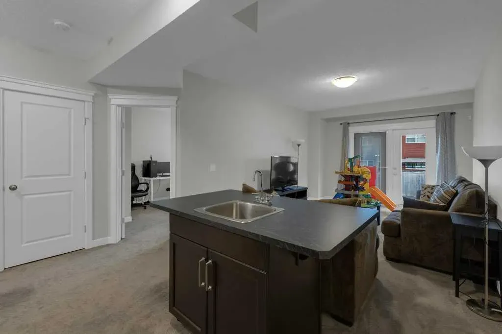 98 Evanscrest Terrace NW