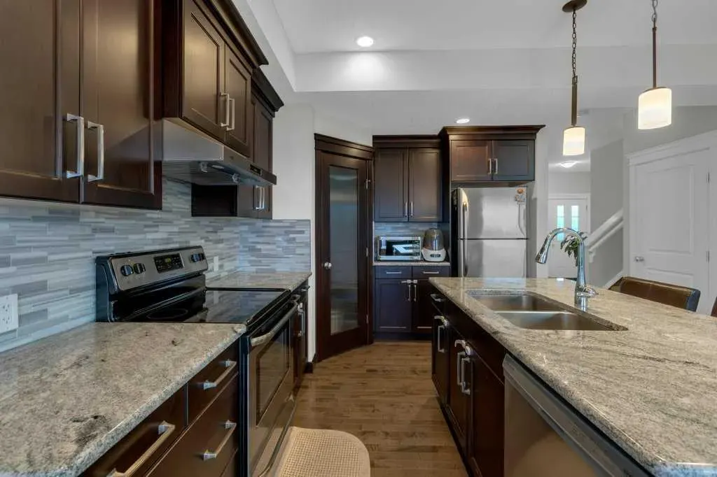 98 Evanscrest Terrace NW