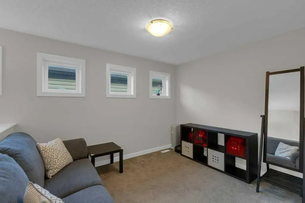 98 Evanscrest Terrace NW