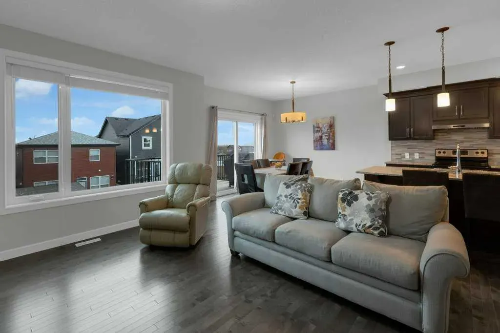 98 Evanscrest Terrace NW