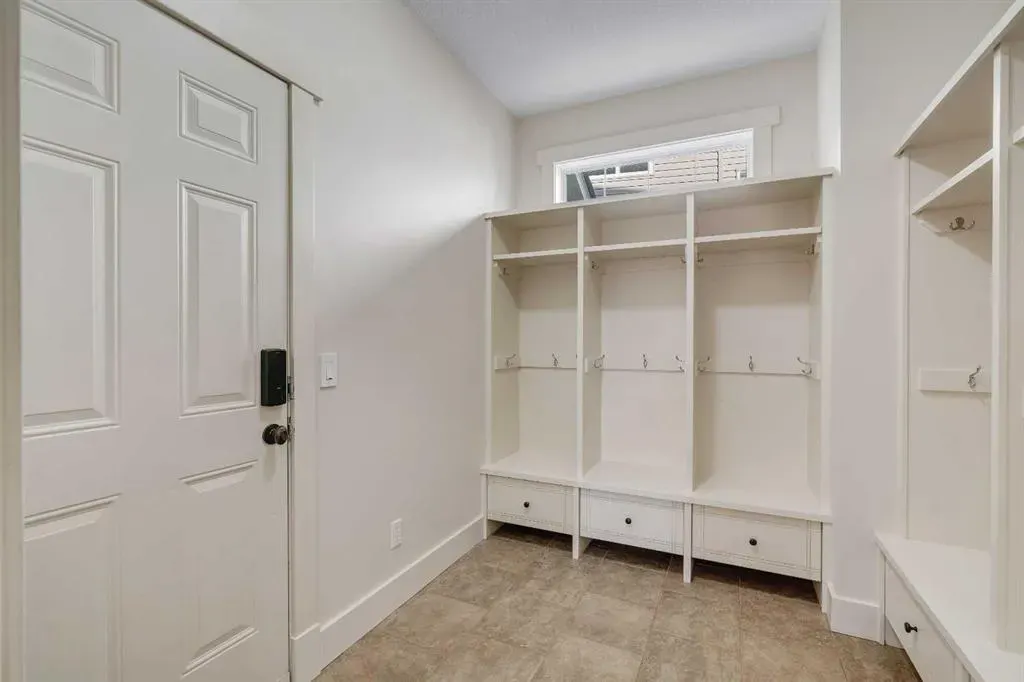 315 Crystal Green Close