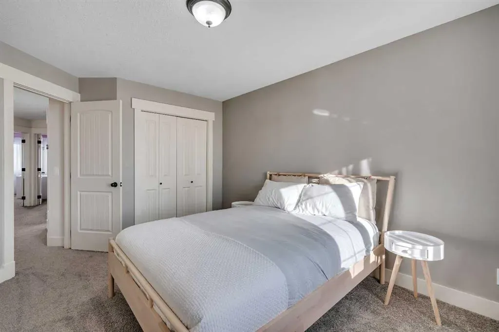 315 Crystal Green Close