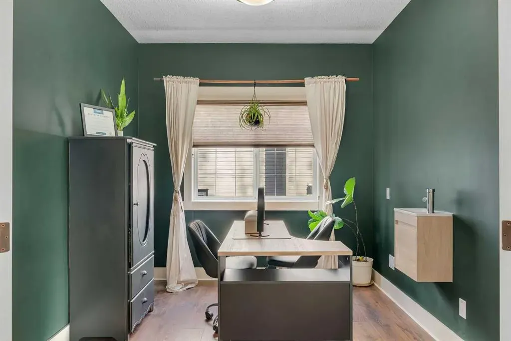 315 Crystal Green Close