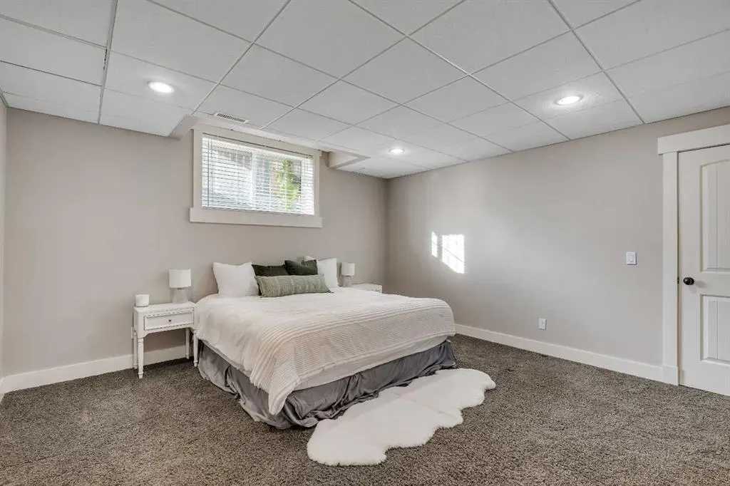 315 Crystal Green Close