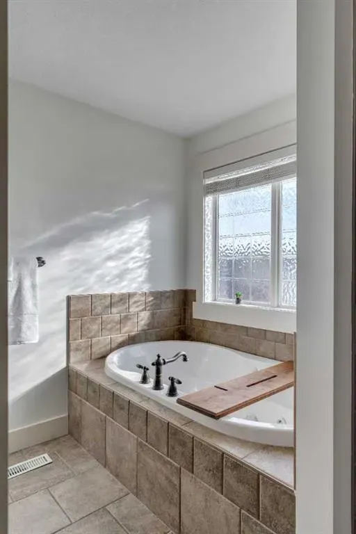 315 Crystal Green Close