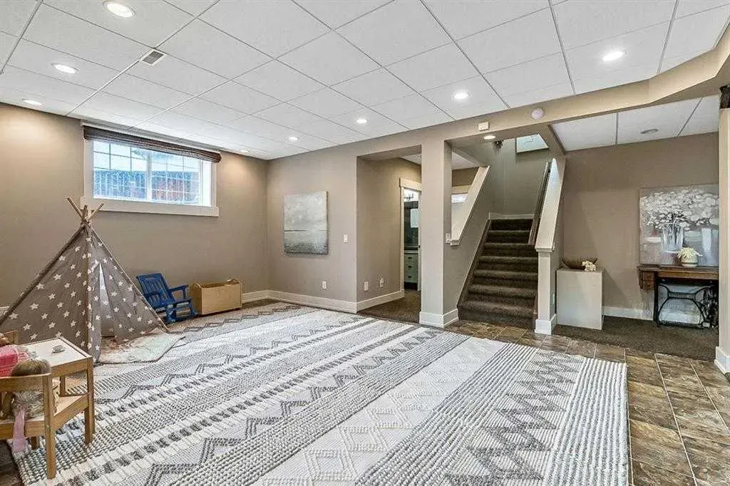 315 Crystal Green Close