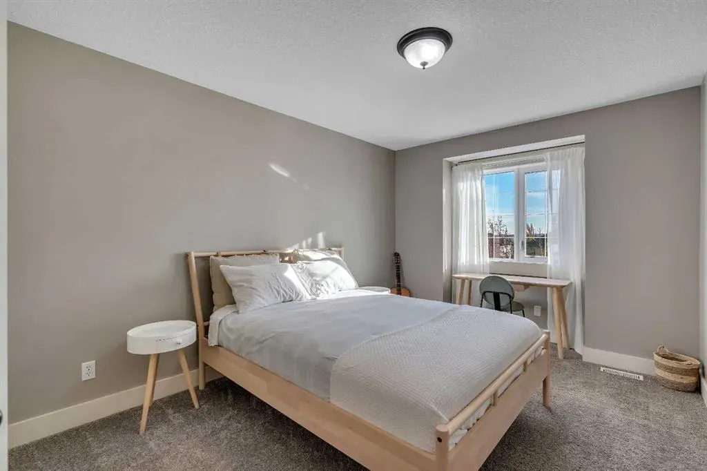 315 Crystal Green Close