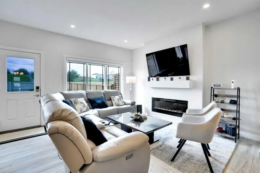 1457 Bayview Point SW