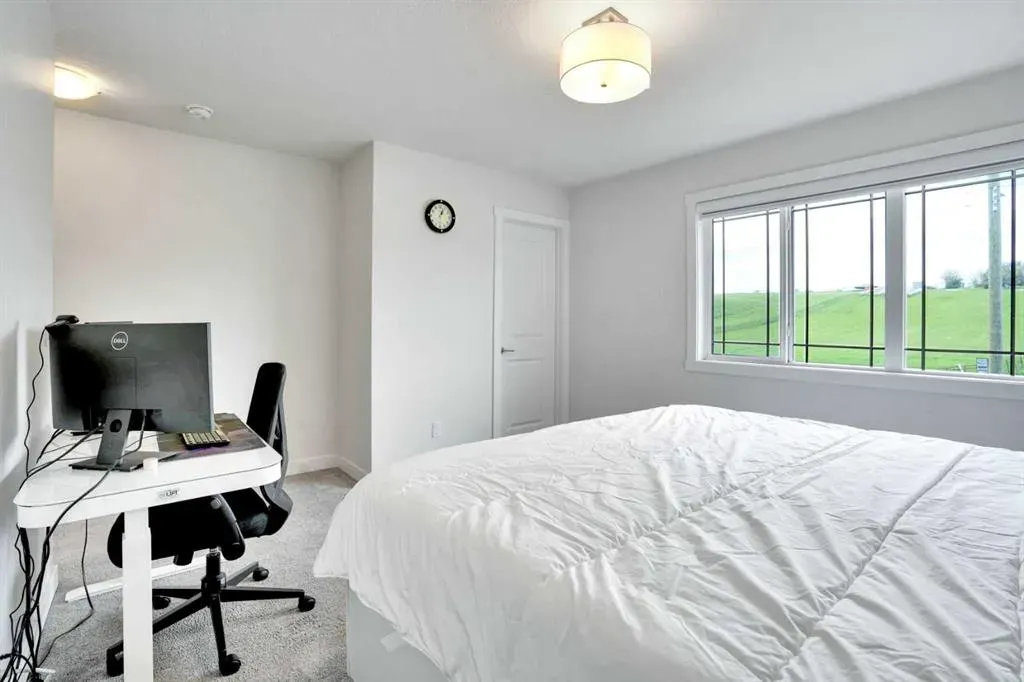 1457 Bayview Point SW