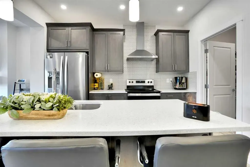 1457 Bayview Point SW