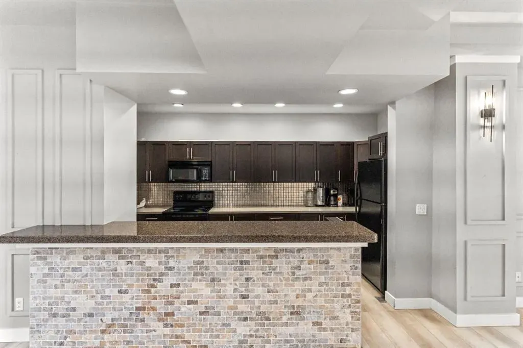 105 Village Heights SW, #10