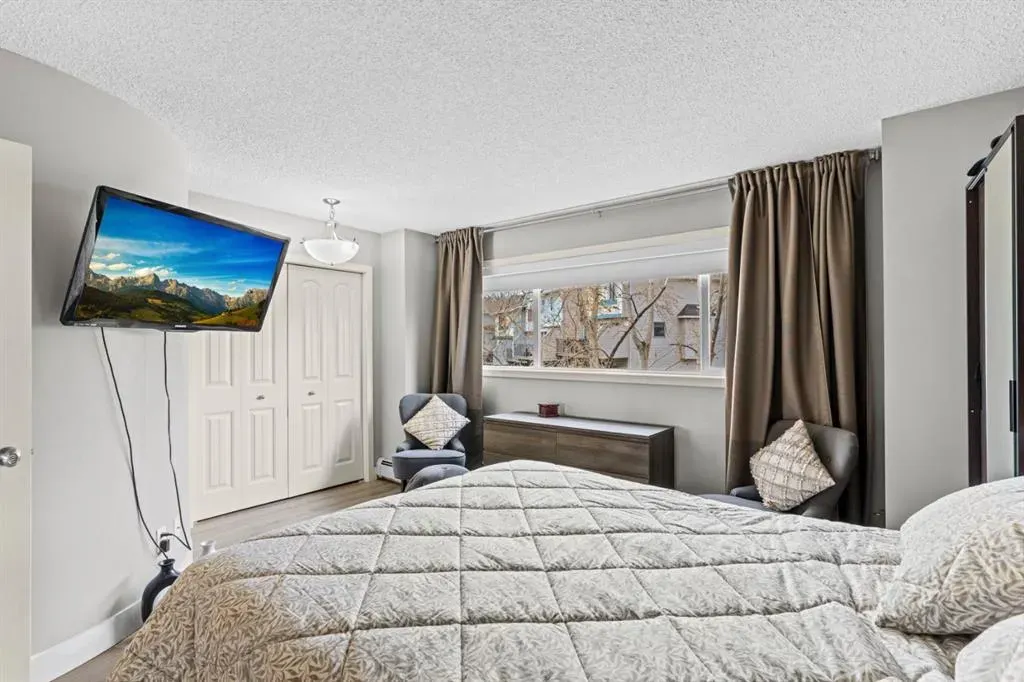 105 Village Heights SW, #10