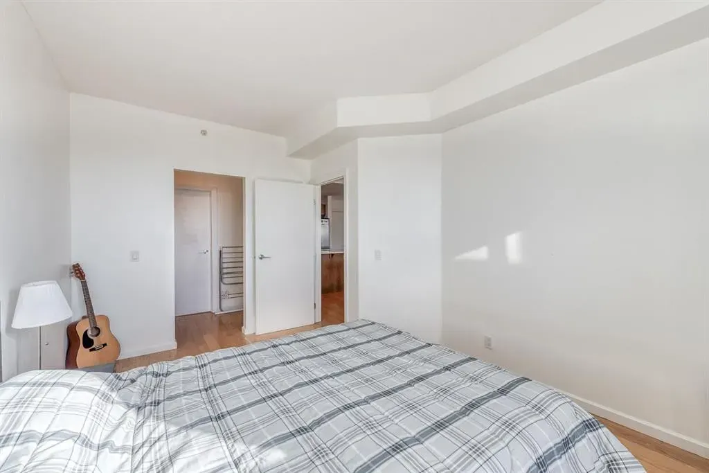 210 15 Avenue SE, #2008