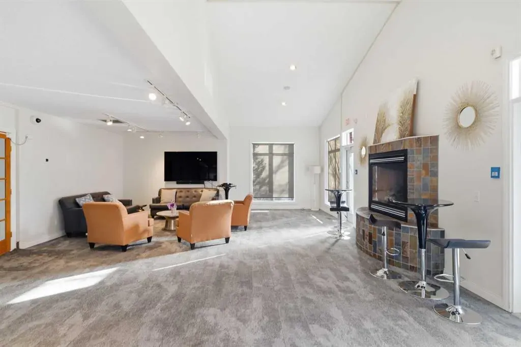 24 Hemlock Crescent SW, #3104