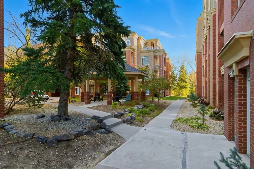 24 Hemlock Crescent SW, #3104