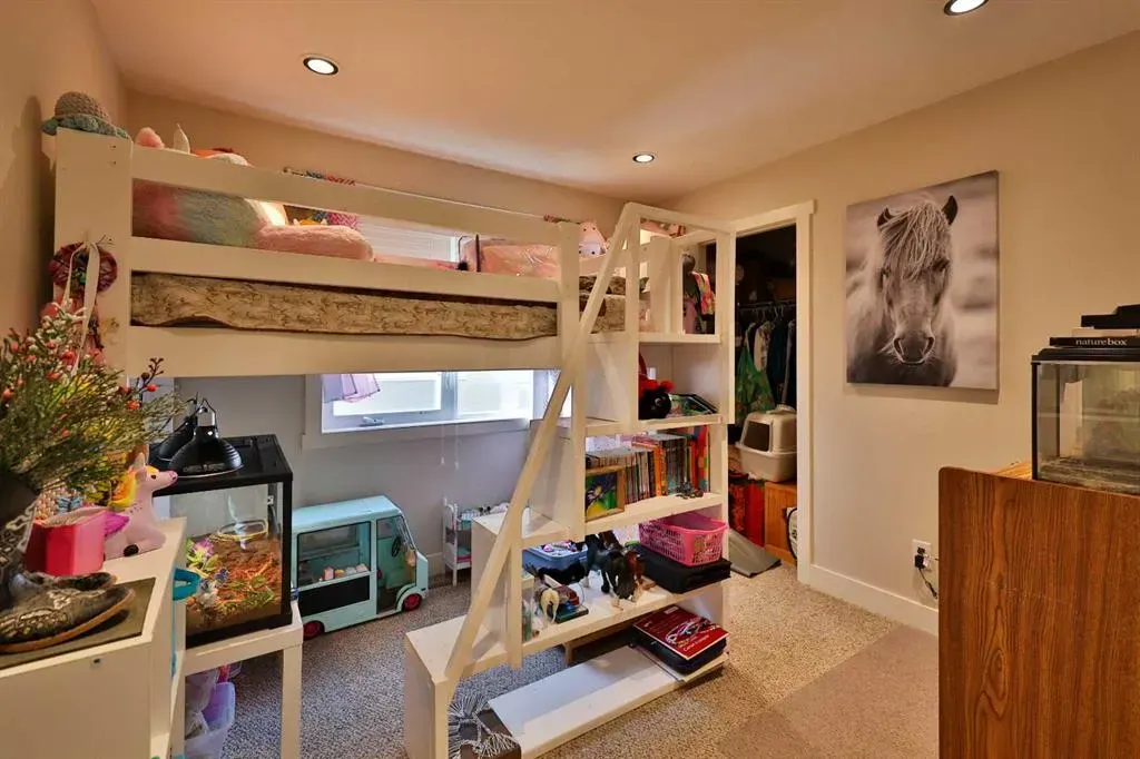 232 Sixmile Common S